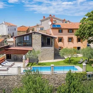 Stone Zamask With A Pool And A Lovely View Пазин